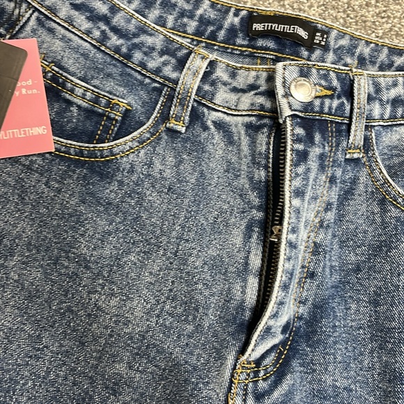 PrettyLittleThing Blue High Rise Jeans - Picture 8 of 9